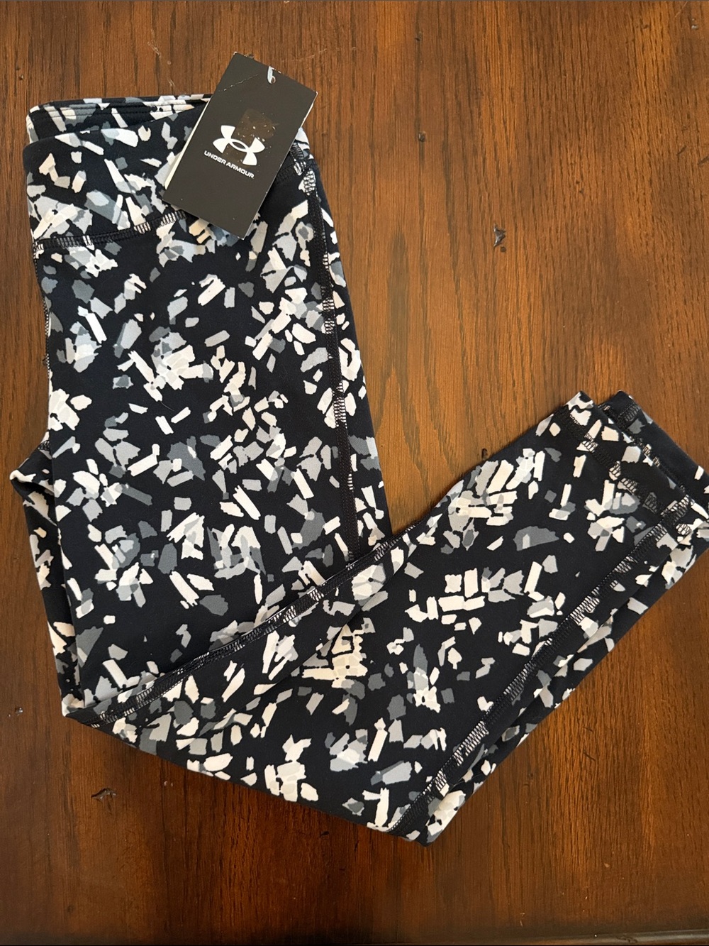 NWT Girls Under Armour Black White and Gray Abstract Print Leggings